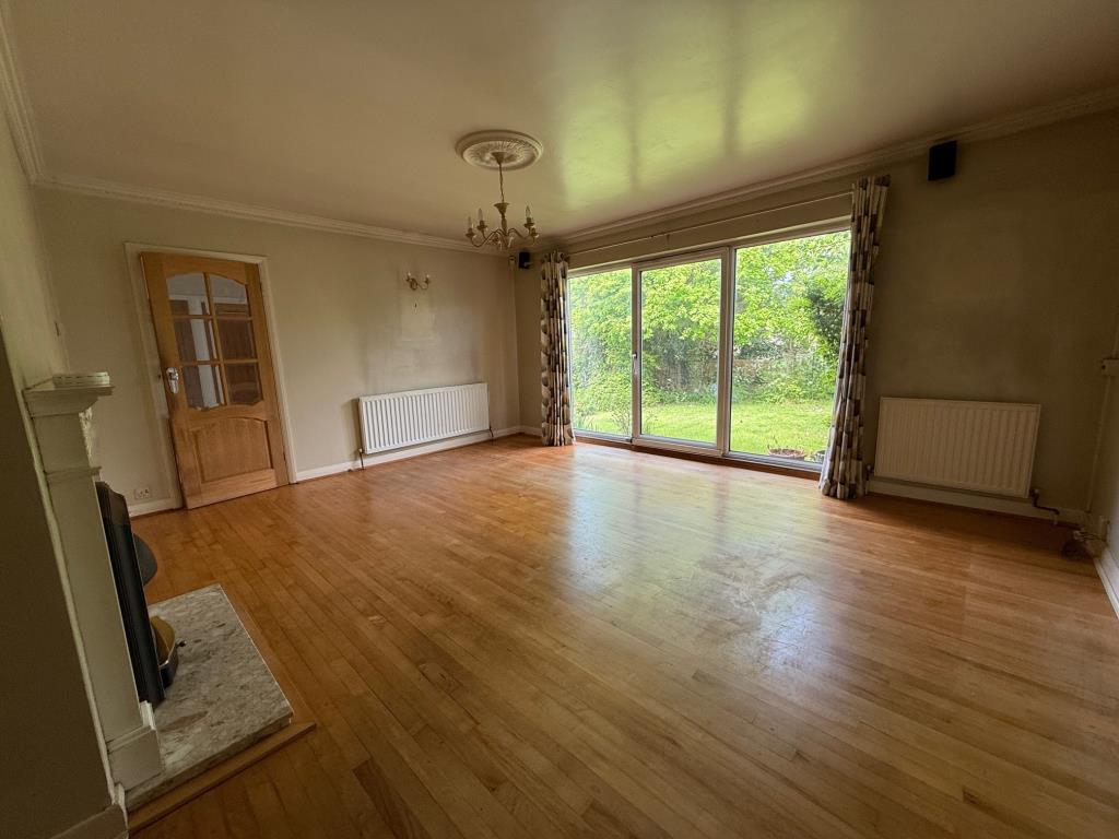Lot: 100 - DETACHED HOUSE FOR IMPROVEMENT - Reception room with access to hallway and front garden